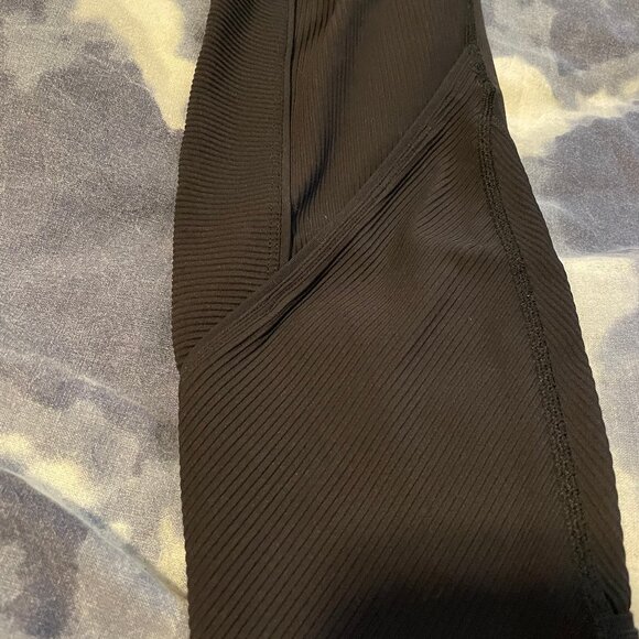 Lululemon Ribbed Contoured High-Rise Tight sz 10 - Picture 6 of 7